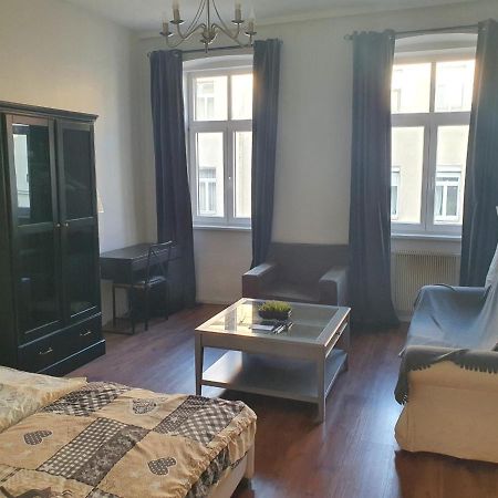 Spacious Apartment Near The Center Wina Bagian luar foto