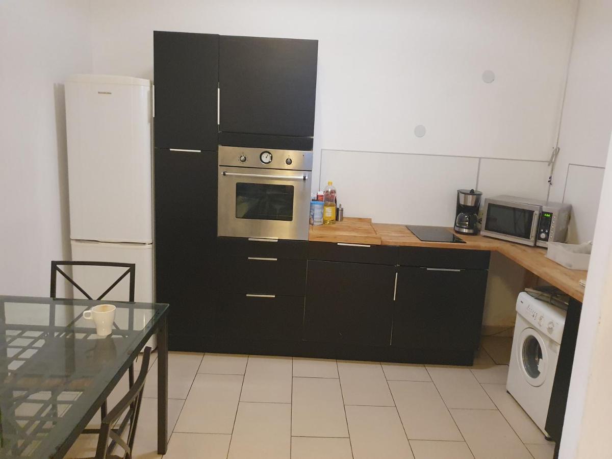 Spacious Apartment Near The Center Wina Bagian luar foto