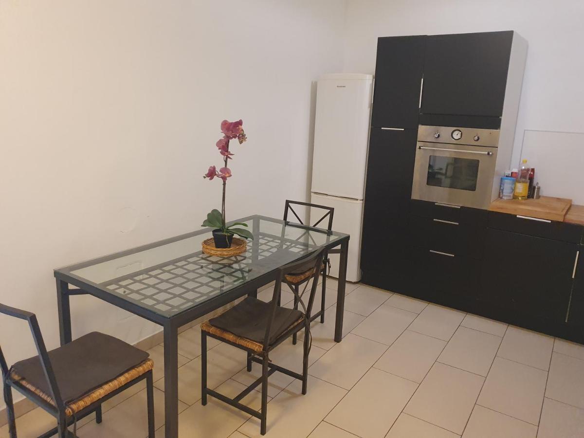 Spacious Apartment Near The Center Wina Bagian luar foto
