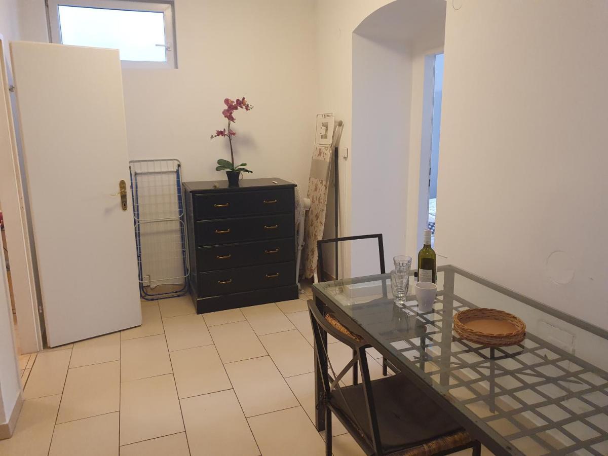 Spacious Apartment Near The Center Wina Bagian luar foto